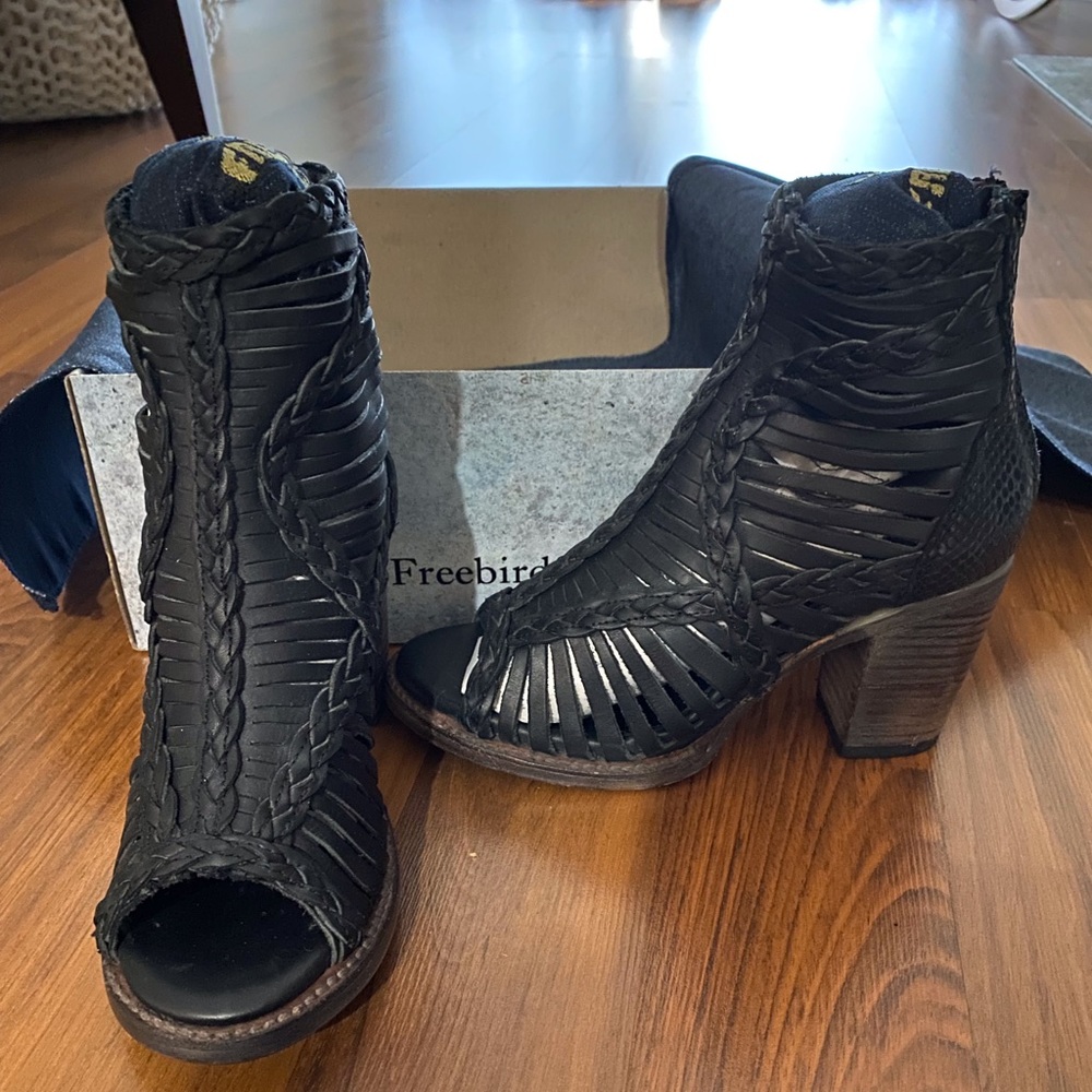 Freebird Bela Sandal